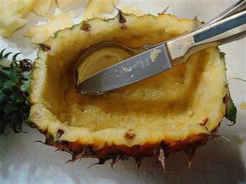 菠萝海鲜焗饭的做法图解3