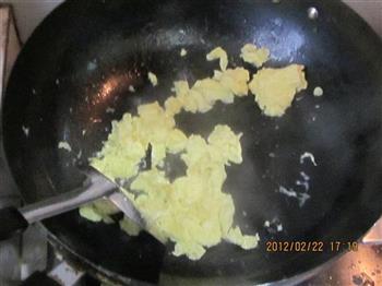 西葫芦煸鸡蛋的做法步骤4