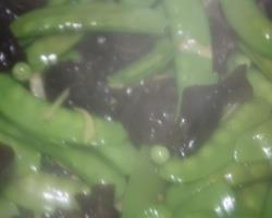 木耳炝荷兰豆的做法图解9