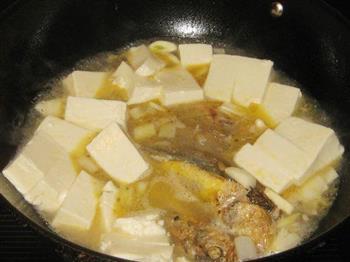黄花鱼炖豆腐的做法步骤7