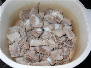 豆角干焖猪软骨的做法步骤3