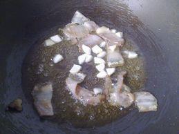 腊肉炒红菜苔的做法步骤4