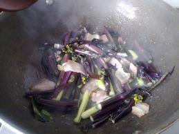 腊肉炒红菜苔的做法步骤5