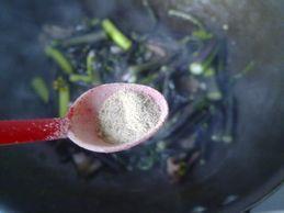 腊肉炒红菜苔的做法步骤7