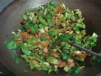 芹菜回锅肉的做法步骤10