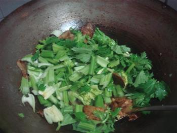 芹菜回锅肉的做法步骤9