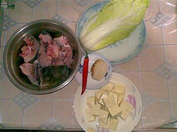 鱼头白菜汤的做法图解1