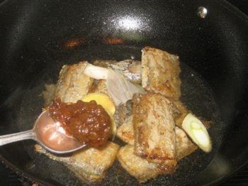 豆瓣酱烧带鱼的做法步骤6