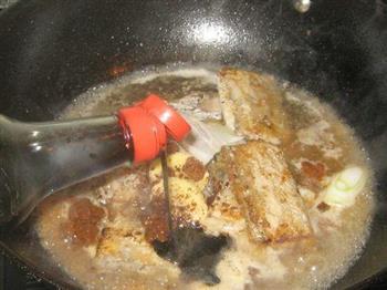 豆瓣酱烧带鱼的做法步骤7