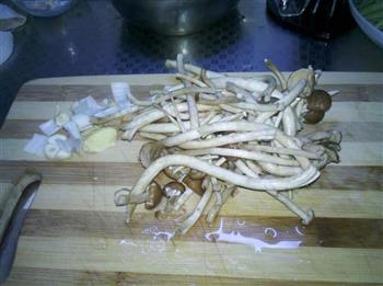茶树菇干煸豆角的做法步骤2
