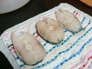上海熏鱼的做法步骤1