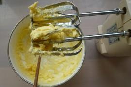 奶黄馅的做法步骤2
