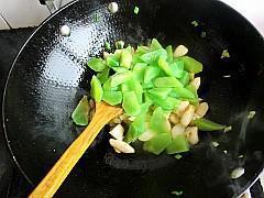 蚝油莴笋炒鸡腿菇的做法图解9