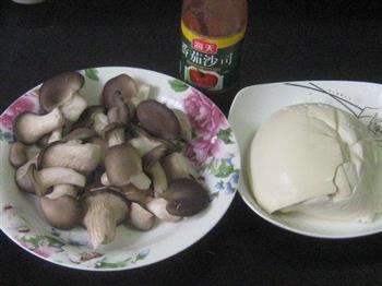 茄汁豆腐秀珍菇煲的做法步骤1
