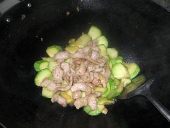 西葫芦炒肉片的做法步骤7