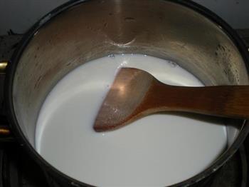 牛奶核桃芝麻糊的做法图解1