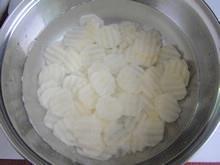 自制香辣薯片的做法步骤3