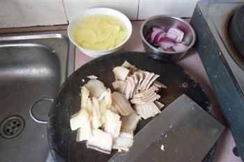 土豆洋葱炒腊肉的做法步骤4