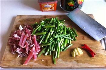 蒜苔腊肉的做法步骤1