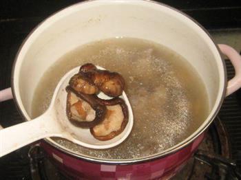 香菇排骨汤馄饨的做法图解3