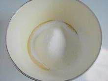 蛋奶小馒头的做法步骤6