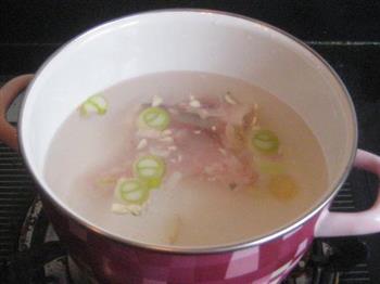 酸菜青鱼片汤的做法步骤5