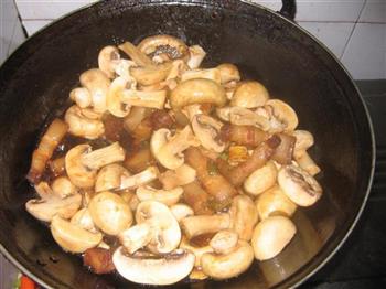 蘑菇烧肉的做法图解3