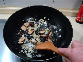 香菇肉片烧白菜的做法步骤5