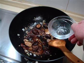 香菇肉片烧白菜的做法图解6