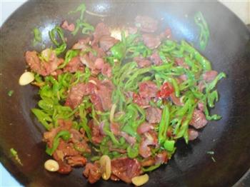 青椒炒牛腱子肉的做法步骤9