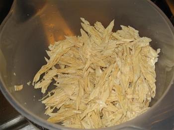 白菜蟹棒拌腐竹的做法步骤1