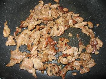 三椒炒牛肉的做法步骤5