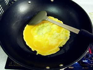 乌鸡蛋炒毛葱苗的做法步骤4
