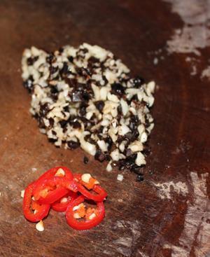 花生豆豉蒸排骨的做法图解2