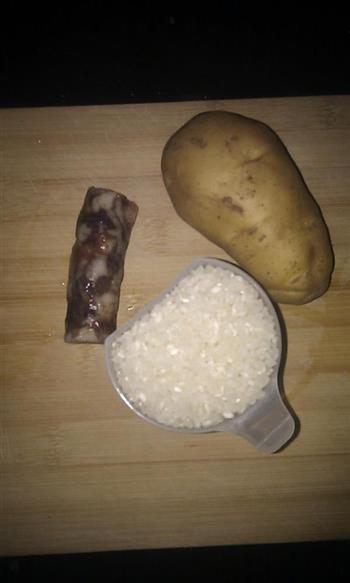 土豆香肠焖饭的做法步骤1