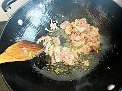 茨菰蒜苗炒肉片的做法步骤5