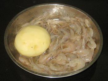土豆丝白虾汤的做法步骤1