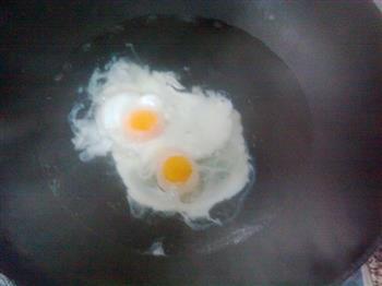 酒酿鸡蛋汤年糕的做法步骤2