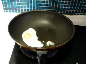 肉松蛋炒饭的做法步骤2