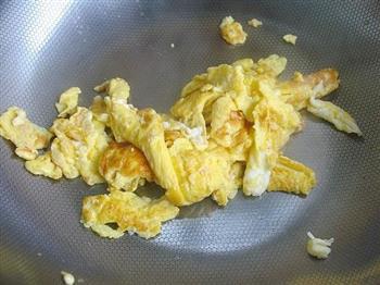 百合炒鸡蛋的做法步骤4