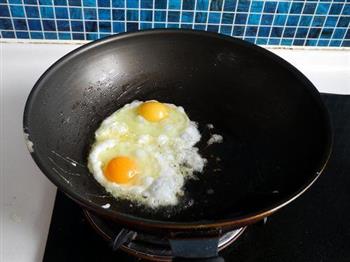 榄菜火腿蛋炒饭的做法步骤2
