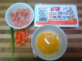 蛋浇虾仁豆腐的做法步骤1