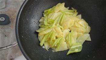 尖椒炒土豆片的做法步骤5