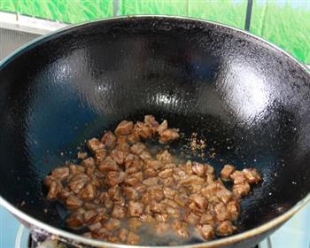 豌豆炒牛肉粒的做法步骤8