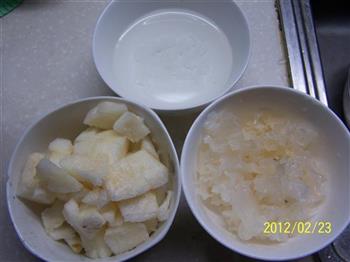冰糖银耳梨汤的做法图解2