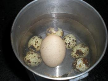 桂圆鹌鹑蛋的做法步骤1