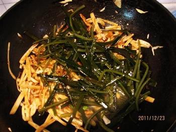 黄豆酱炒海带白菜的做法图解7