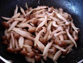 蟹味菇扒油菜的做法步骤6