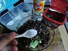 韩式拌蕨菜的做法图解5