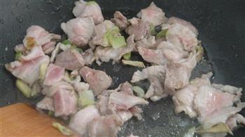 白菜木耳炒肉的做法步骤3